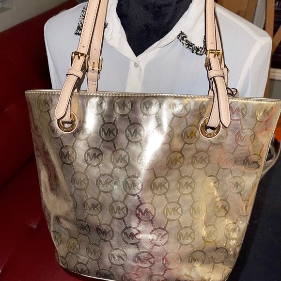 MICHAEL KORS METALLIC GOLD LOGO HANDBAG USED CONDITION - Picture 2 of 15